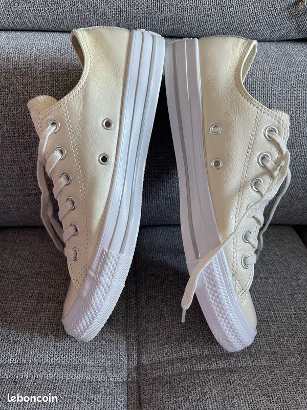 Converse blanche crème cuir véritable 39 excellent état