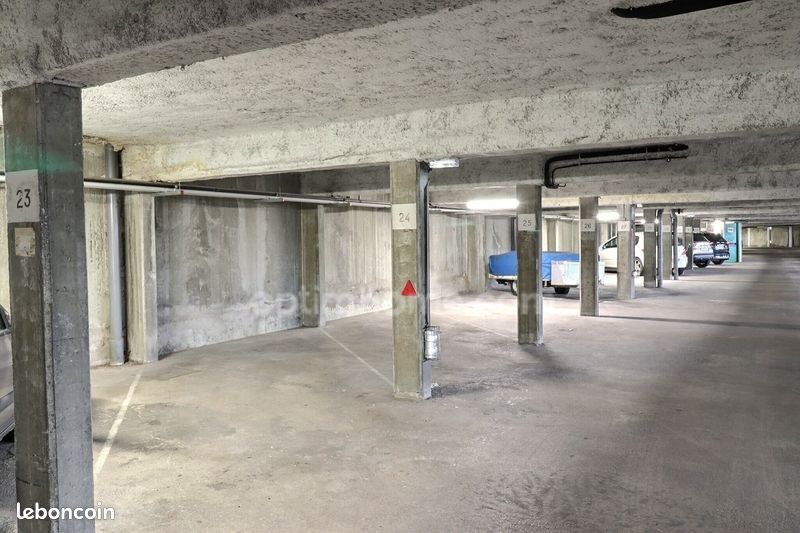 Parking 11 m² · à Saint-Sébastien-sur-Loire · 11 m² · 14 000 €