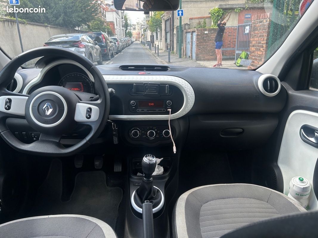 RENAULT TWINGO III Limited EDITION 1er main (image 14)