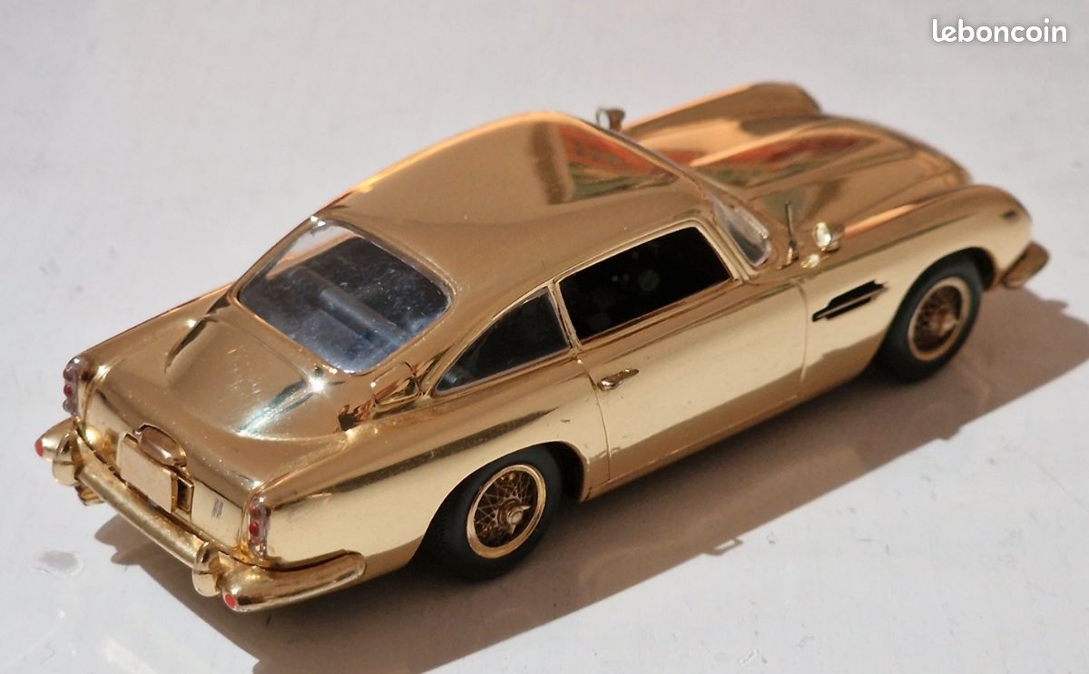 Aston Martin DB5 007 subastado por más de 3,2 millones