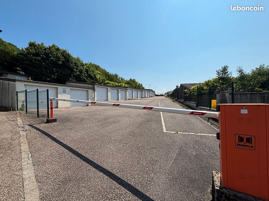 Parking 15 m² · à Rosselange · 15 m² · 75 €
