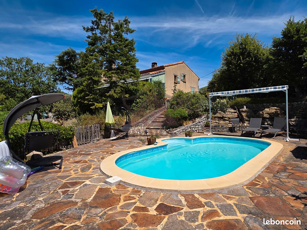 Maison 6 pièces 157 m² · à Courry · 157 m² · 390 000 €
