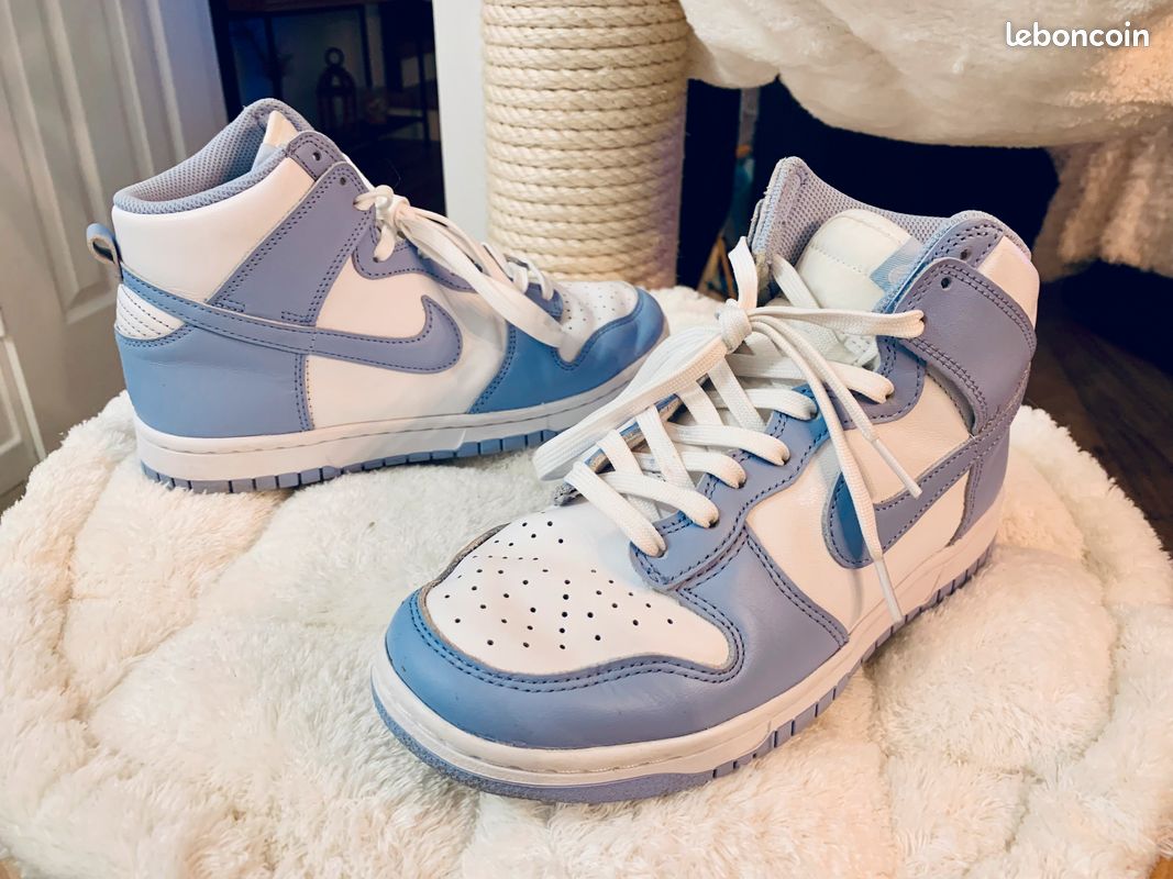 Nike Dunk High blanche et bleu ciel Chaussures