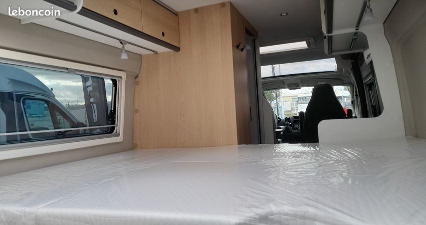 Camping car Fourgon aménagé Sunlight cliff X 600 (image 4)