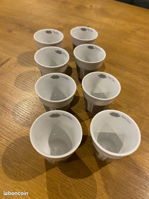 Lot 8 tasses à café BACI (image 1)