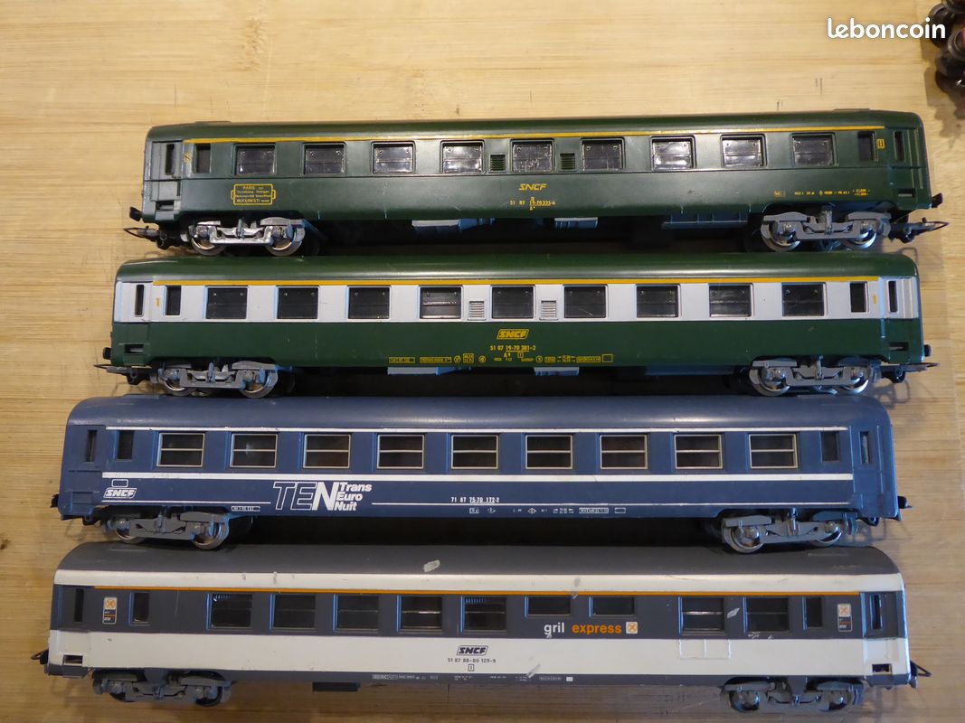 Lot De 2 Wagons Voyageurs Forestiers Jouef - Échelle HO, Occasion, état D'usage, Voie Normale