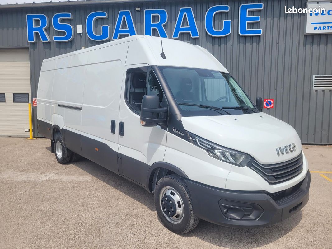 IVECO DAILY 35C18 A8 V16 FOURGON PACK EVOLUTION 03 PLACES NEUF avec CAMÉRA RECUL + GPS + PROJECTEURS FULL LED + MOTEUR 3 LITRES + VERSION MY2022 DONC SANS LES CONTRAINTES GSR2 ( Prix Vente 46 990 HT ) (image 1)