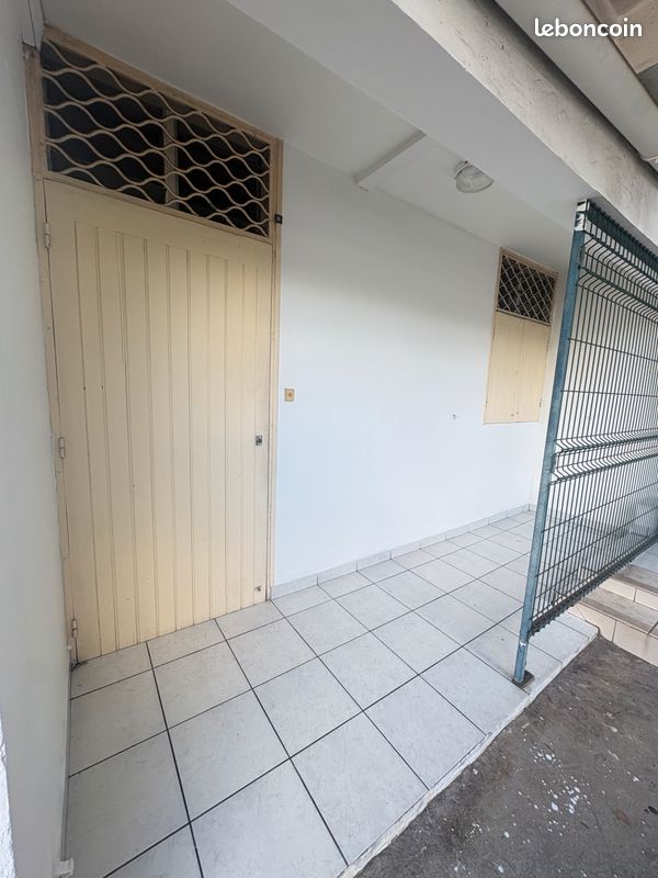 Appartement 1 pièce 28 m² · au Tampon · 28,3 m² · 480 €/mois