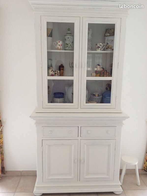Buffet vaisselier : élégance et rangement pour votre intérieur