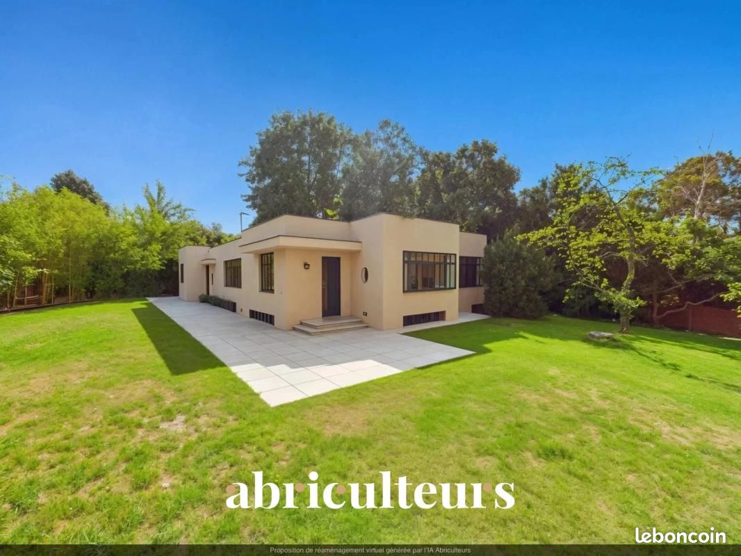 Terrain 1 572 m² Montmorency · 472 500 €