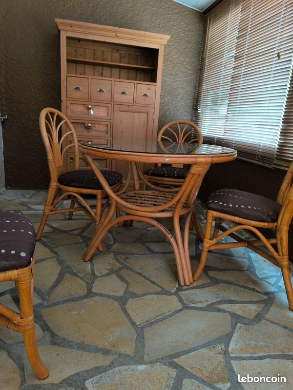 À vendre tres belle table et chaises en bambou (image 1)