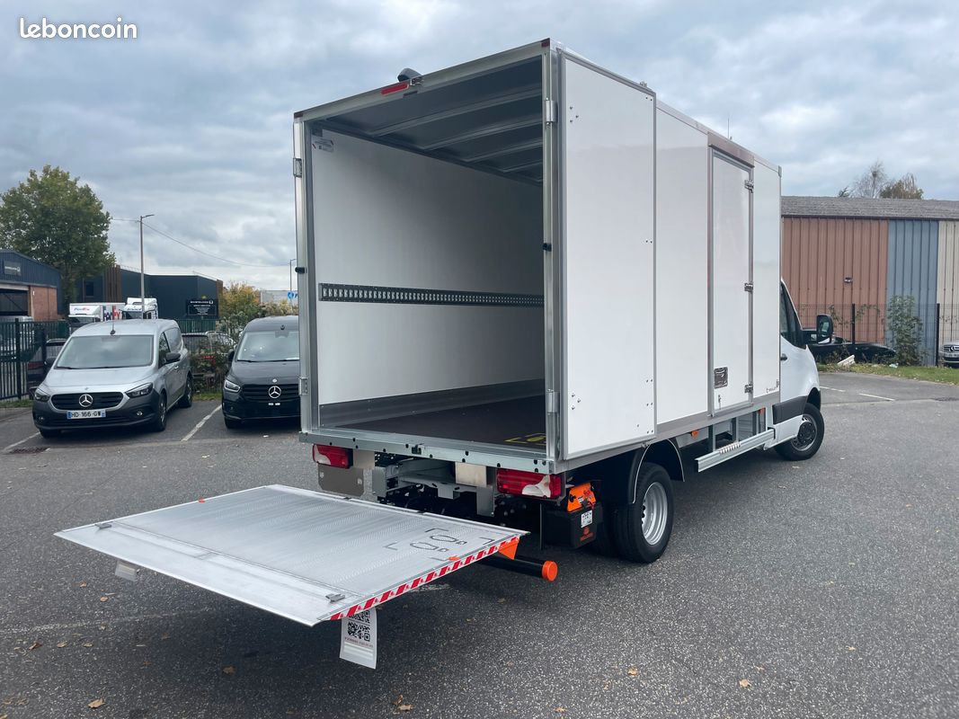 51 990 HT Mercedes Sprinter 515 CDI 150 CH 20m3 HAYON 1024 Euros HT/mois (image 2)