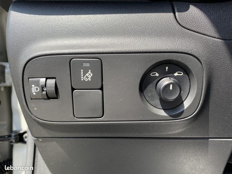 Citroen C3 1.2 PureTech 83ch S&S YOU (image 14)