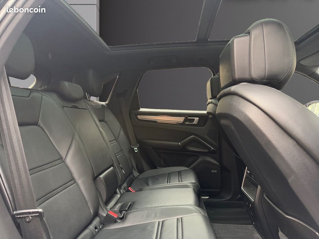 PORSCHE CAYENNE 3.0 V6 440 ch Tiptronic BVA S Toit Ouvrant Pack Chrono Siège électrique à mémoire (image 16)