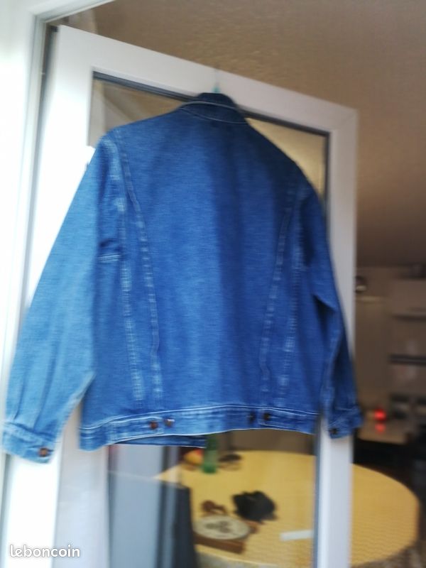 Vend blouson femme en jean taille L (image 1)