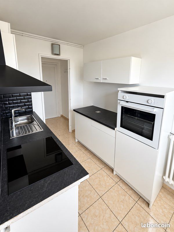 Parking 57 m² · à Orléans · 57 m² · 880 €/mois