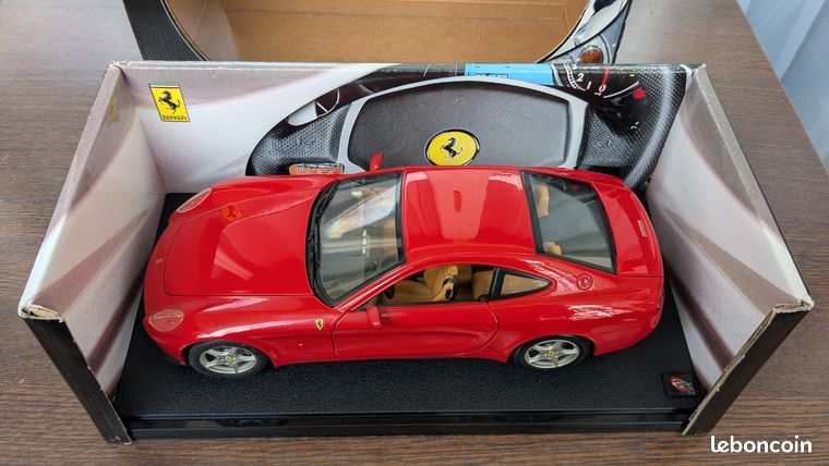 Ferrari 612 Scaglietti – Hot Wheels 1/18 – Rouge – Série Racing