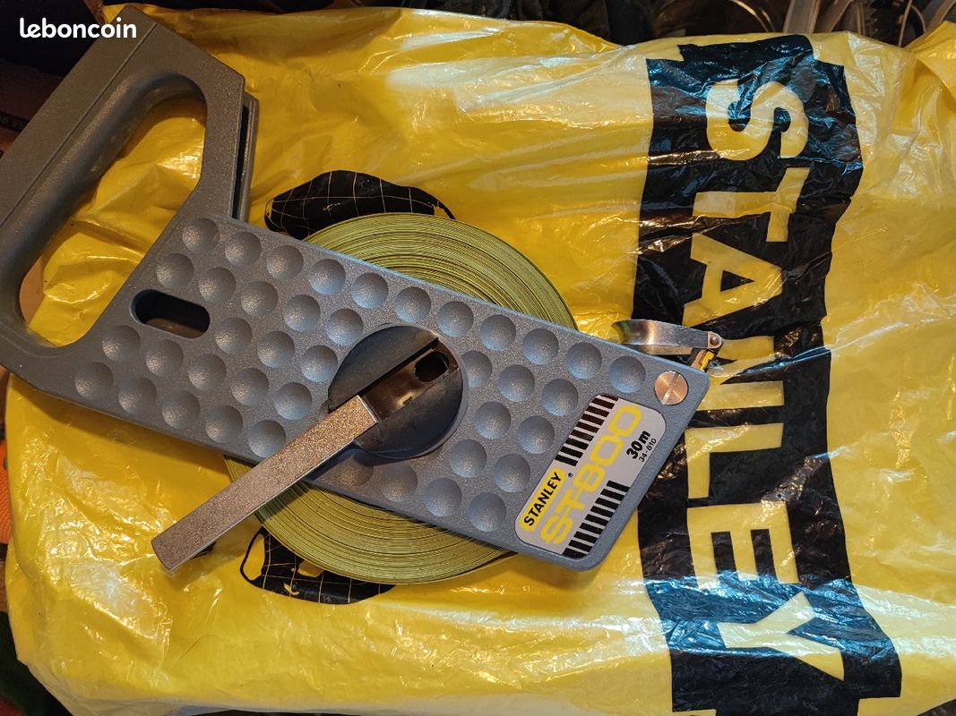 Vends outillage de mesure Stanley 30 metres (image 1)