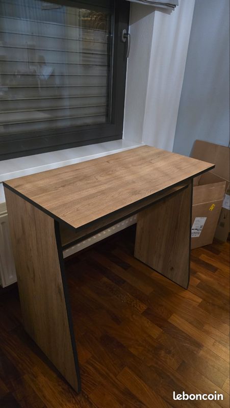 Bureau (image 1)