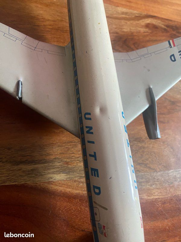 AVION TOLE A FRICTION JUMBO / JAPON / TWA 1758 / TOY PLANE