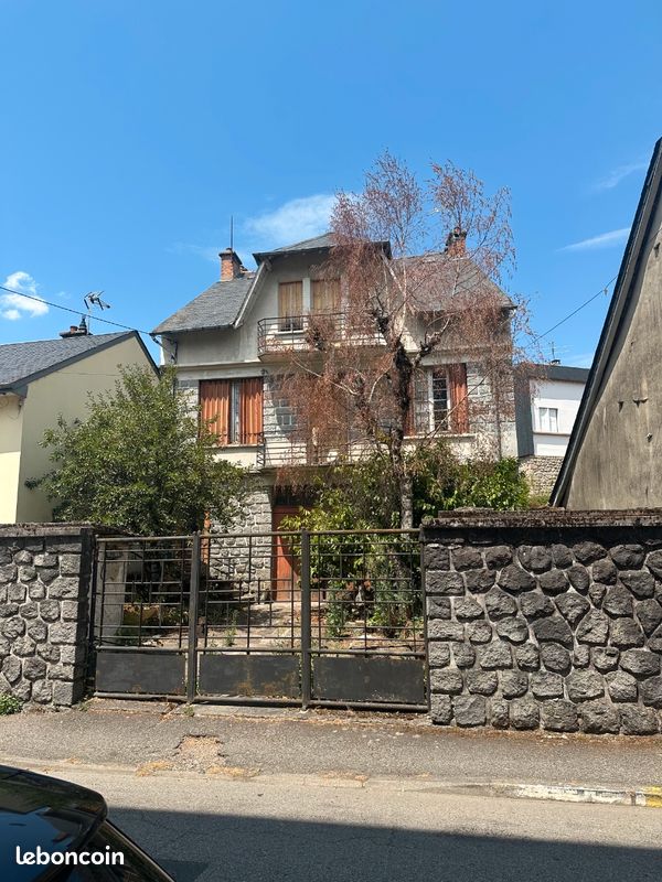 Maison 8 pièces 150 m² · à Ussel · 150 m² · 60 000 €