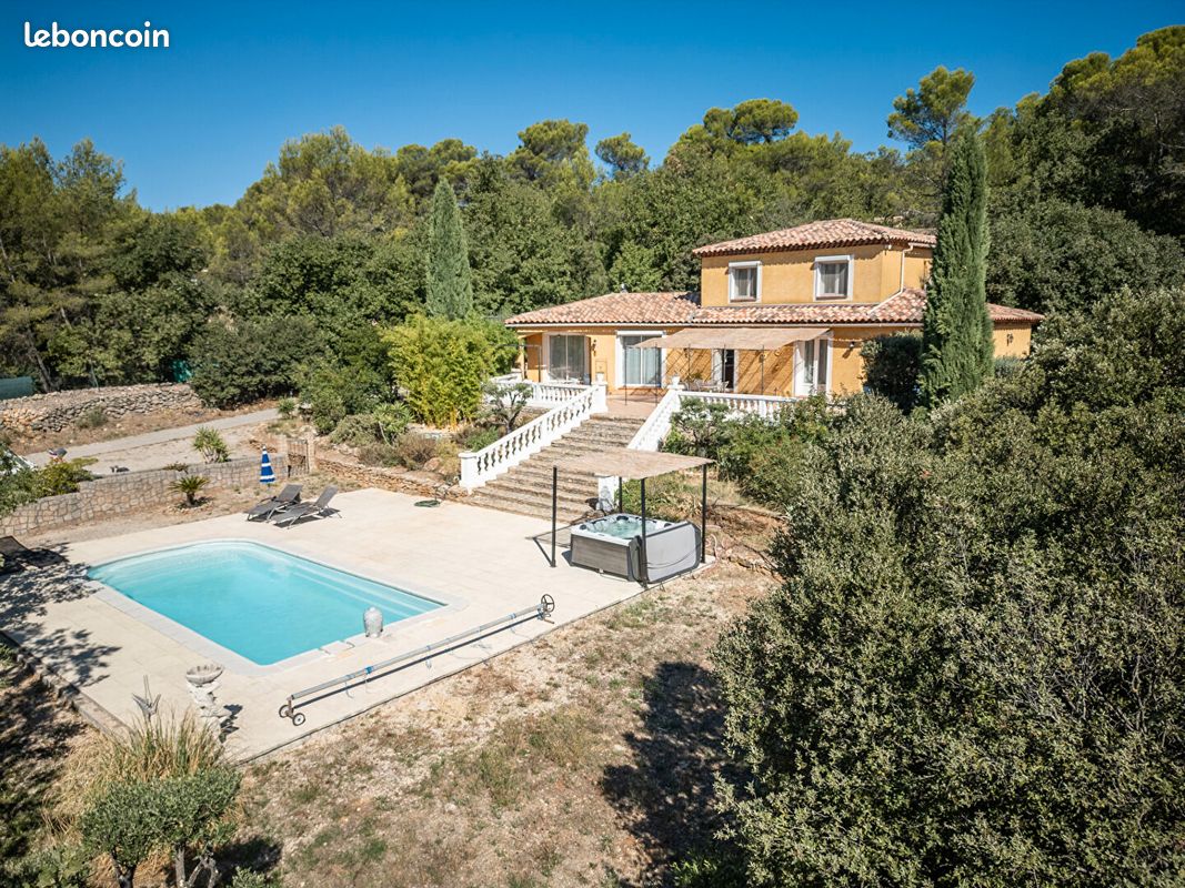 Maison 5 pièces 147 m² · à La Roquebrussanne · 147 m² · 598 000 €