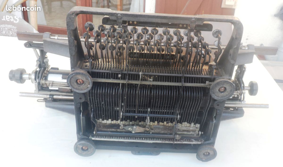 Machine à écrire UNDERWOOD Standard made in USA N° de série 19-7097812 des AN 30/40 - Typewriter UNDERWOOD Standard made in USA Serial Number 19-7097812 1930s/1940s (image 13)