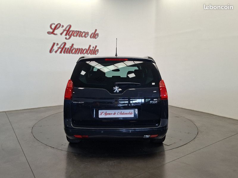 Peugeot 5008 1.6 hdi 112 ch Boite Auto Allure 7 places / GPS / toit pano / Radar AV et AR / (image 5)