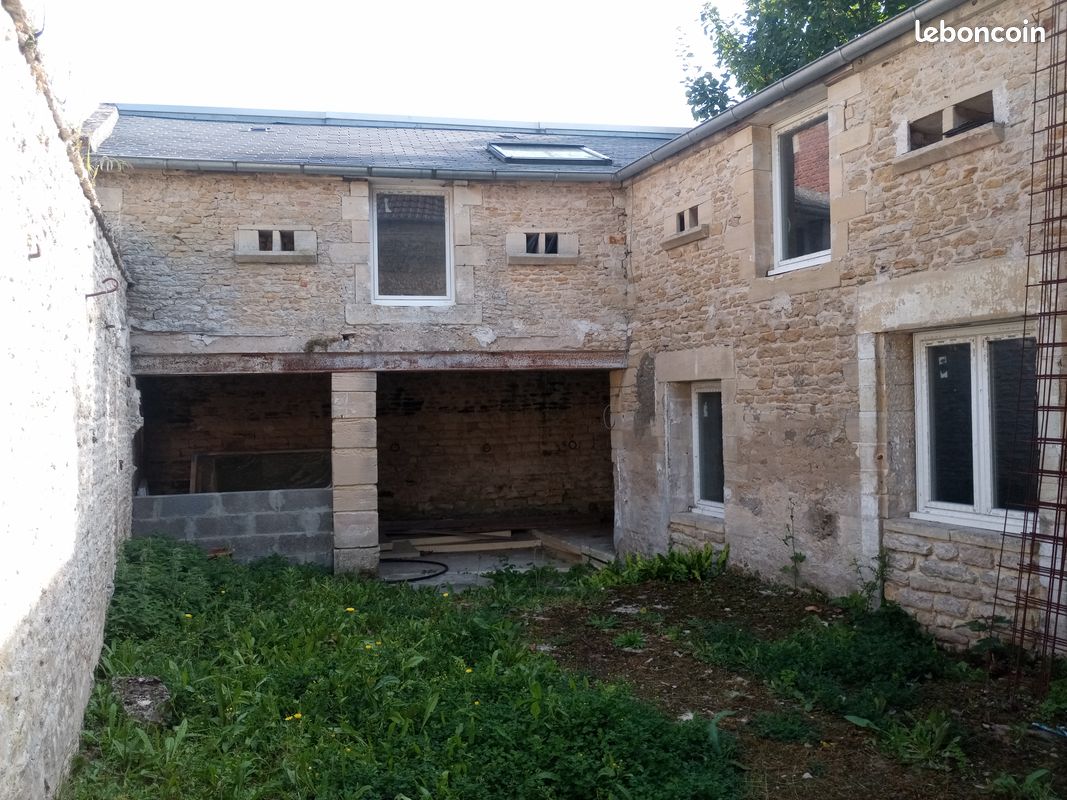 Maison 10 pièces 217 m² · à Bernières-sur-Mer · 217 m² · 220 000 €