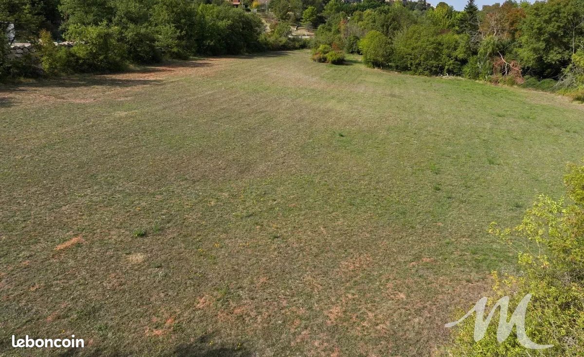 Terrain 1691 m² · à Montmeyan · 1 691 m² · 85 000 €