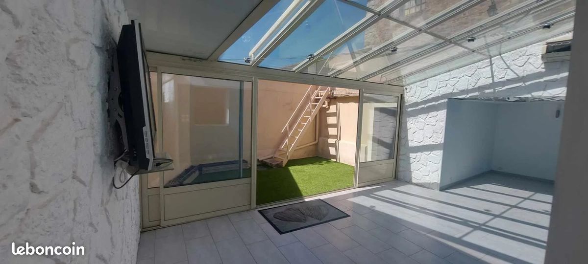 Maison 6 pièces 228 m² · à Chéroy · 228 m² · 173 000 €