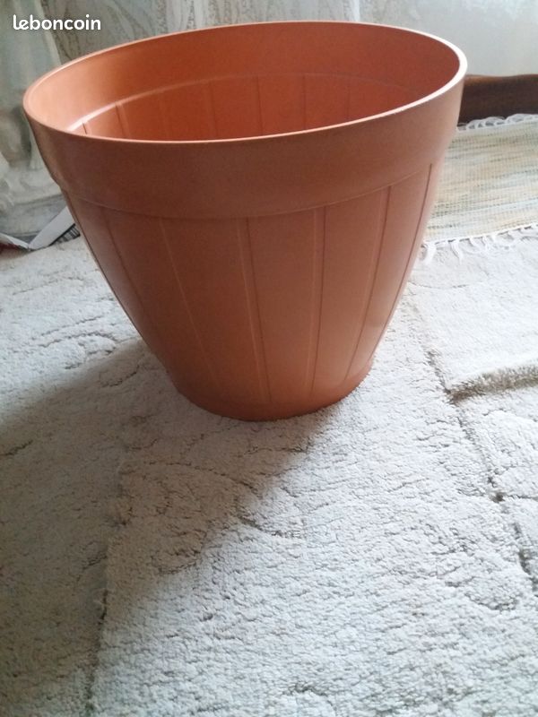 Grand cache pot à planté marque Grosfillex (image 2)
