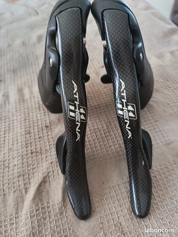 Pulsadores de cambio ergonómicos Campagnolo Athena Triple 11 Pulsadores de cambio ergonómicos Campagnolo Athena Triple 11