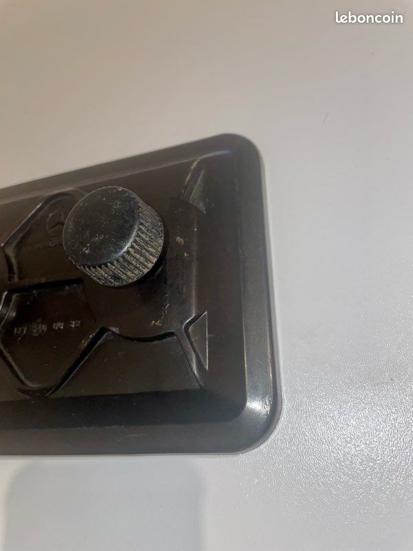 Couvercle boîte fusible Mercedes w123 (image 2)