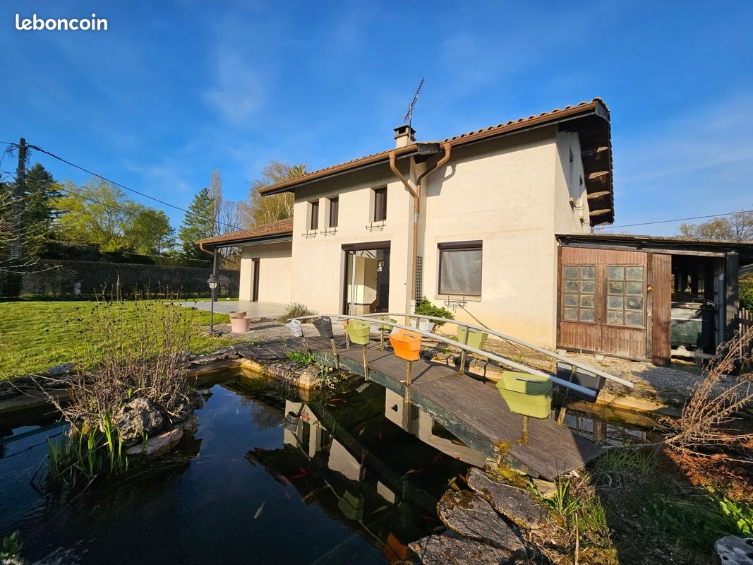 Maison 6 pièces 128 m² · à Saint-Étienne-du-Bois · 128 m² · 305 000 €