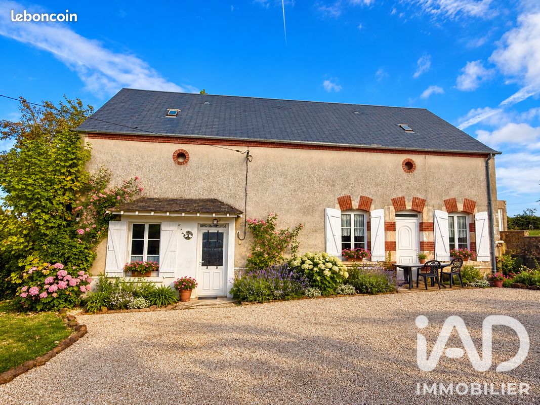 Maison 8 pièces 146 m² · à Sens-Beaujeu · 146 m² · 191 500 €