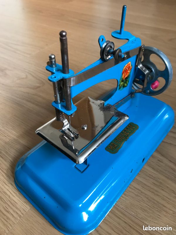 Ancienne machine a coudre jouet miniature poupee type Kipic