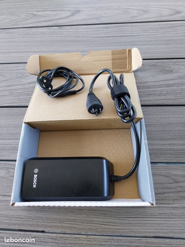 Batterie Bosch PowerTube 625 Pour VTT Et VTC - Avec Deux Chargeurs (2A Et 4A)