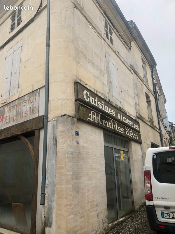 Immeuble 8 pièces 150 m² · à Burie · 150 m² · 38 000 €