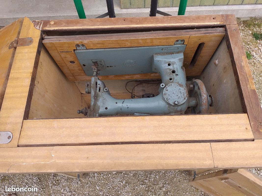 Machine à coudre (image 2)