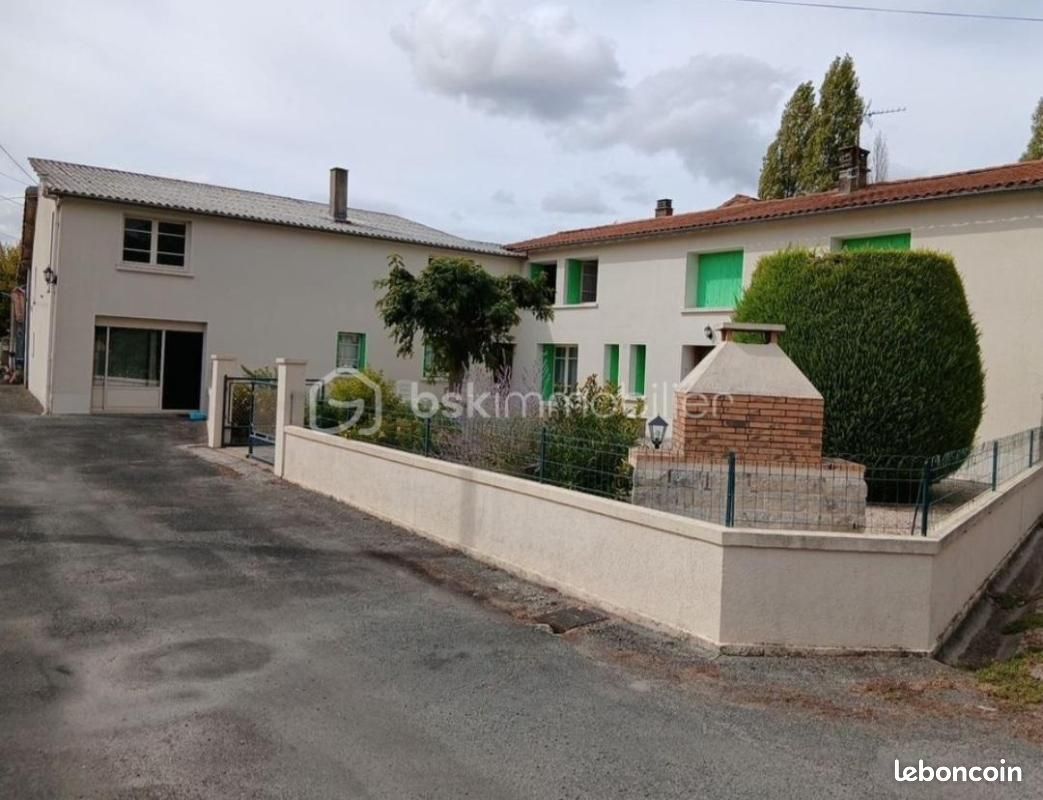 Maison 6 pièces 180 m² · à Brioux-sur-Boutonne · 180 m² · 126 900 €