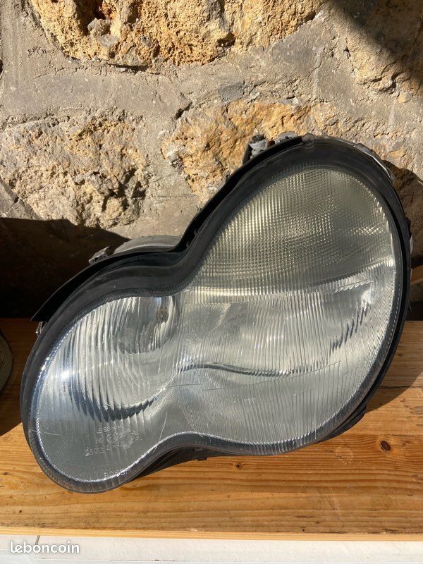 Phare avant gauche Mercedes classe C w203 A2038200161 0 301 166 201 (image 1)