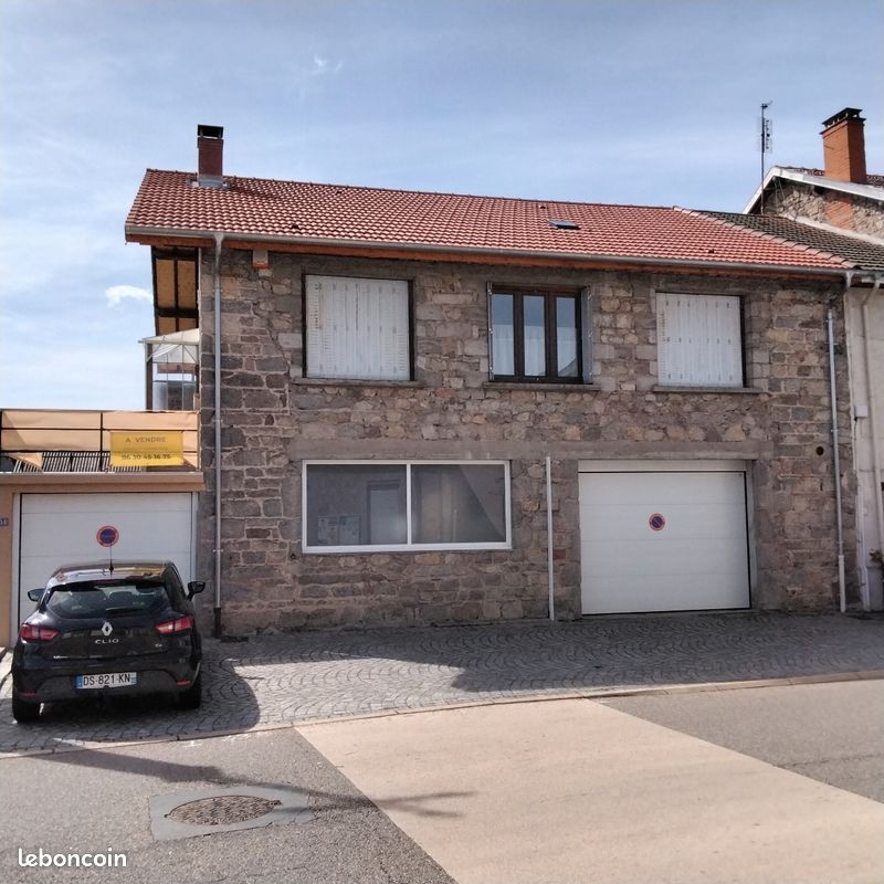 Maison 4 pièces 100 m² · à Saint-Priest-la-Prugne · 100 m² · 129 000 €