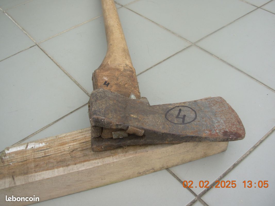 Hache ancienne de bûcherons (image 4)