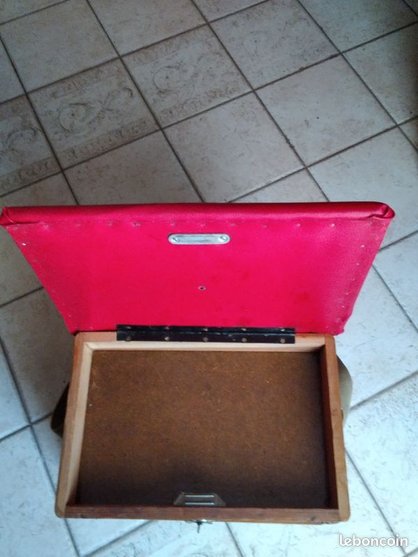 Boîte à Racine De Pêche Ancienne Wyers – Occasion, état D’usage
