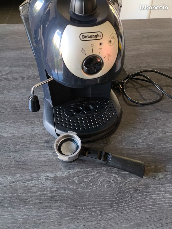 Cafetiere delonghi EC190CD Électroménager