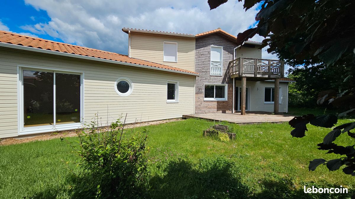 Maison 7 pièces 170 m² · à Saint-Philbert-de-Grand-Lieu · 170 m² · 466 000 €