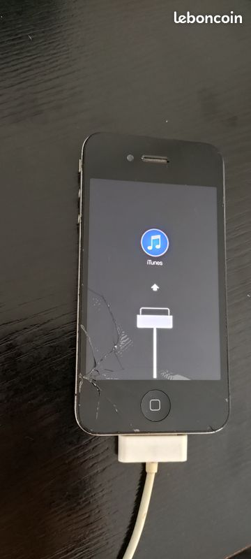 Lot 3 Apple iPhone 4s/4 (image 3)