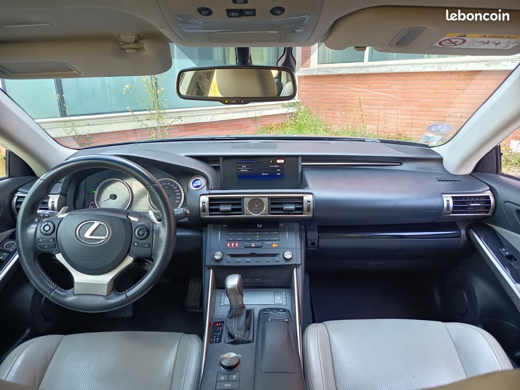 LEXUS IS 300H HYBRIDE ESSENCE 2.5 L - 181 CH PACK - Boite Automatique – 01/2015 – 273 593 KM – VO 432 (image 6)