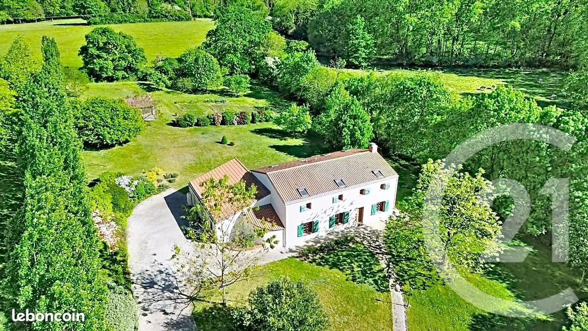 Maison 10 pièces 205 m² · à Montrevault-sur-Èvre · 205 m² · 370 000 €